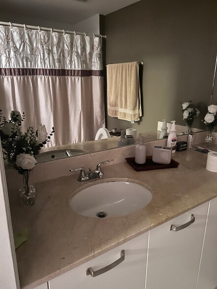 Building Photo - 2030 Douglas Rd