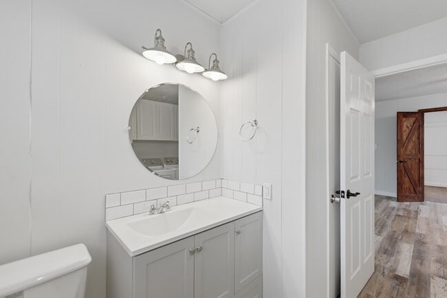 Building Photo - 9481 Lake Forest Cir