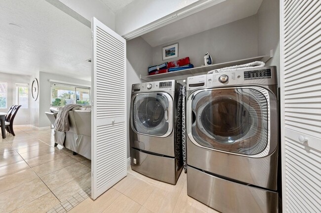 Building Photo - Fully furnished gorgeous Silverado Ranch home!