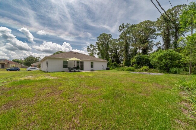 Building Photo - Bright & Spacious 3 Bedroom, 2 Bathroom Home with 2-Car Garage