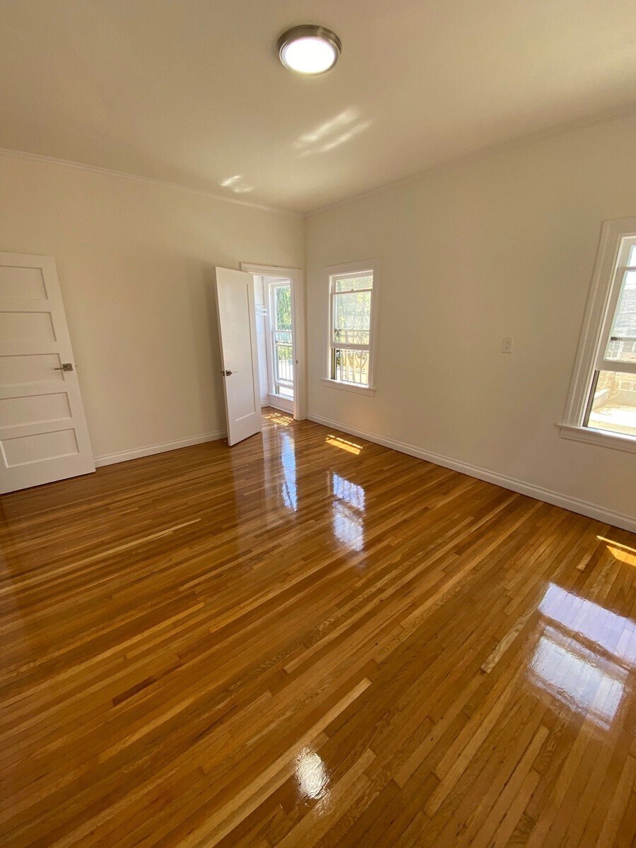 Building Photo - 241 S New Hampshire Ave