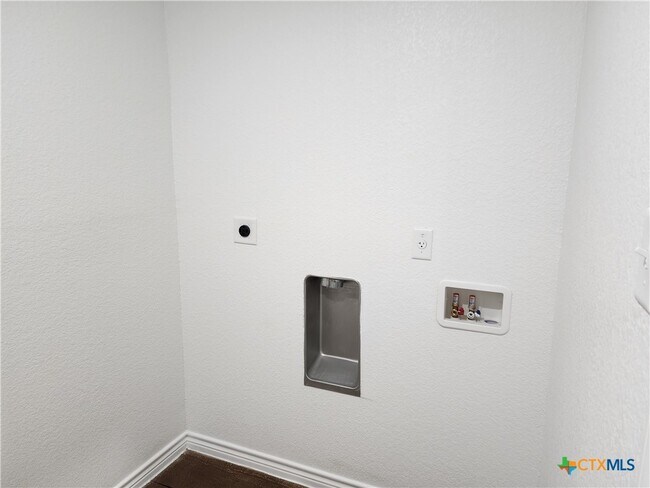 Building Photo - 546 Lost Trl