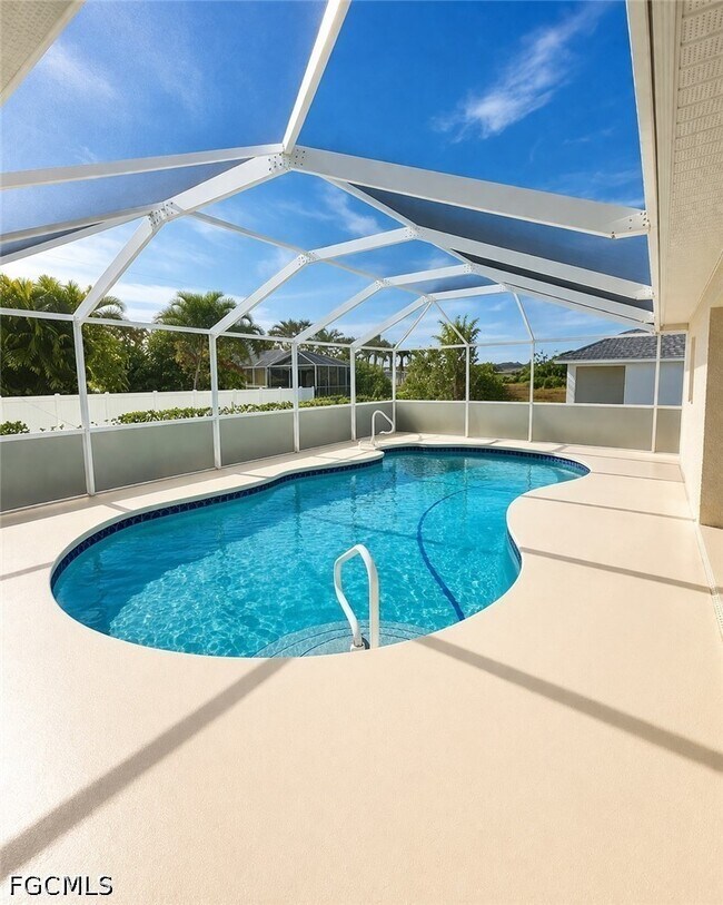 Building Photo - 4409 SW 15th Ave