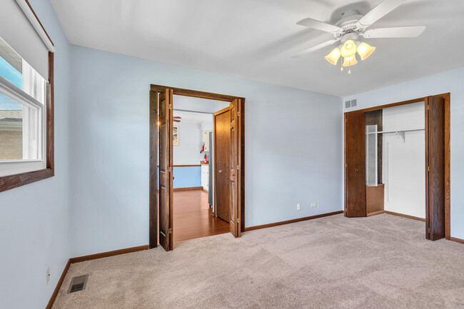 Building Photo - 1004 E Callero Cir