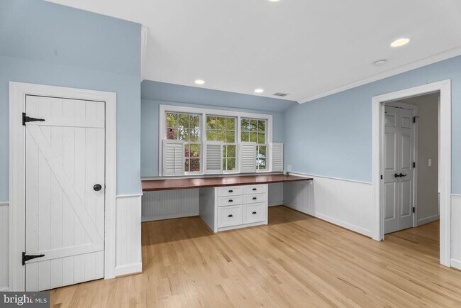 Building Photo - 9102 Volunteer Dr