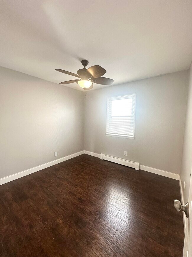 Building Photo - 5708 Broadway