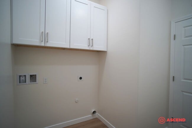 Building Photo - Brand New Home In Tehachapi!