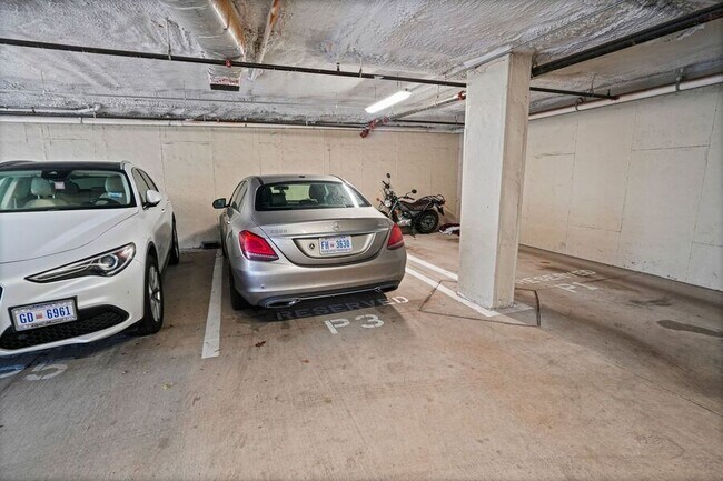 Building Photo - 820 Fern Pl NW