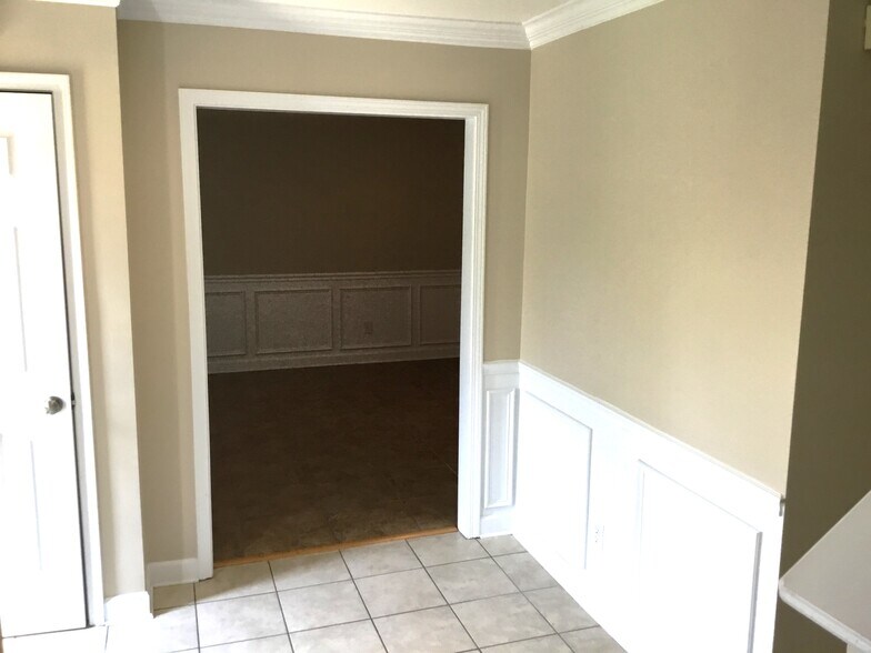 Building Photo - 5622 Falls Ridge Ln