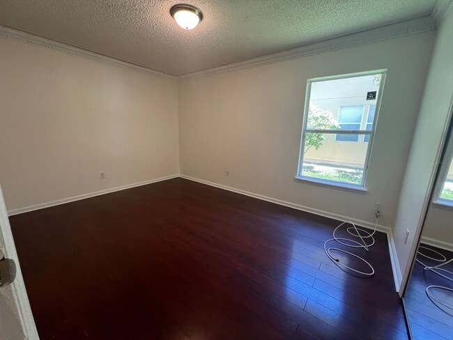 Building Photo - 254 Cezanne Cir