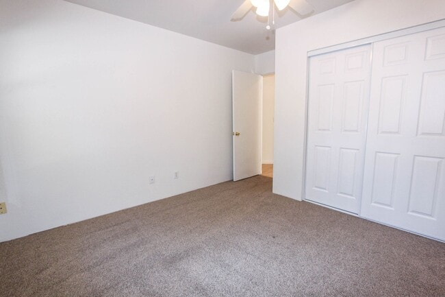 Building Photo - Cliff Rose - 3 Bedroom and 2 Bathroom