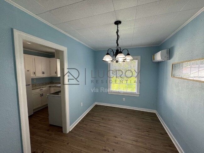 Building Photo - 1816 Kenmore Dr