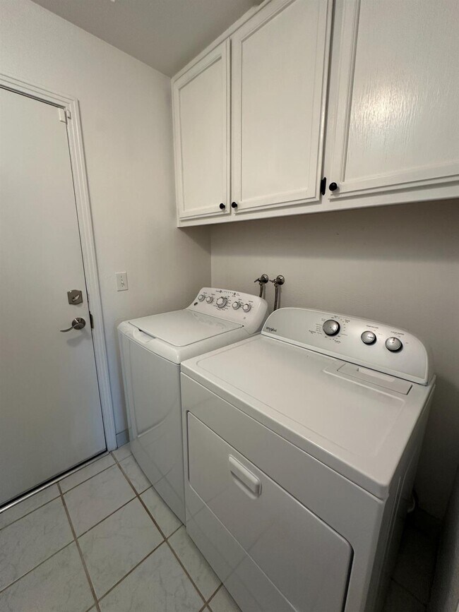 Building Photo - 2371 Sample Ave