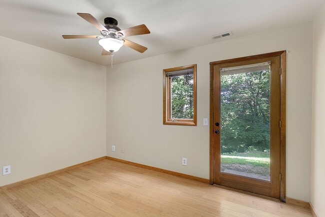 Building Photo - 2 Bedroom/1.5 Bathroom Duplex - ASK ABOUT ...