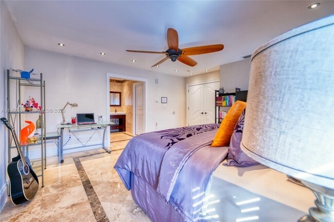 Building Photo - 5826 SW 17th St