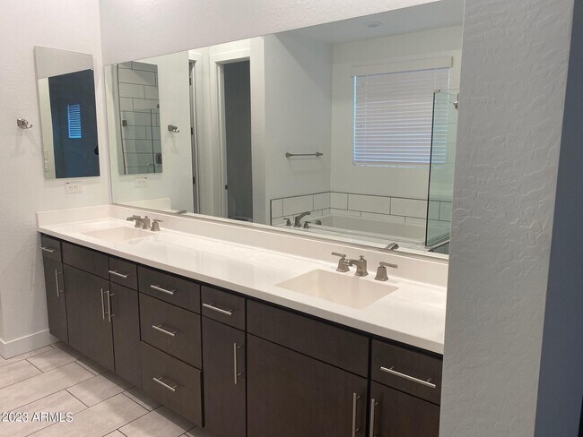 Building Photo - 7218 W Pinnacle Vista Dr
