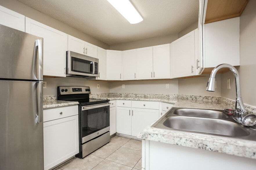 Building Photo - 10078 Cross Valley Dr