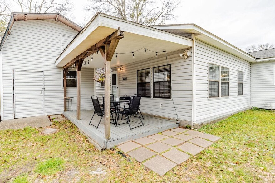 Building Photo - 2255 Dog River Ct