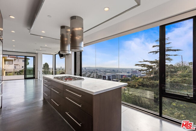 Building Photo - 8460 Harold Way