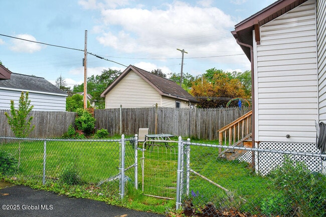Building Photo - 53 Menand Rd
