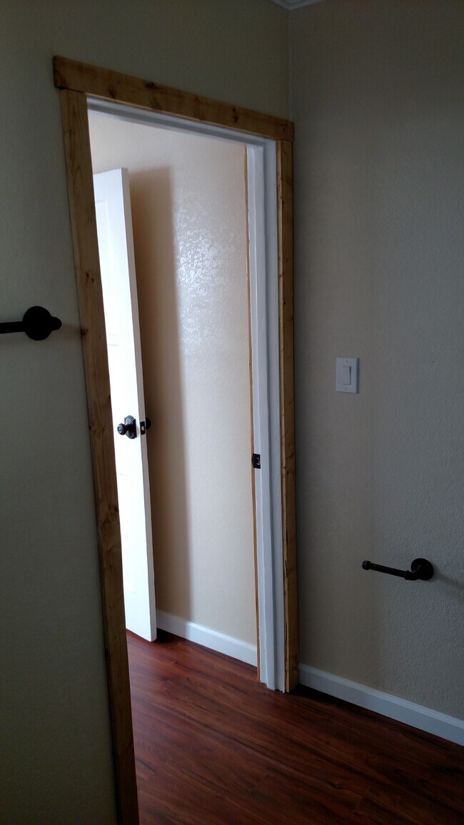 Building Photo - 225 Southlook Ave