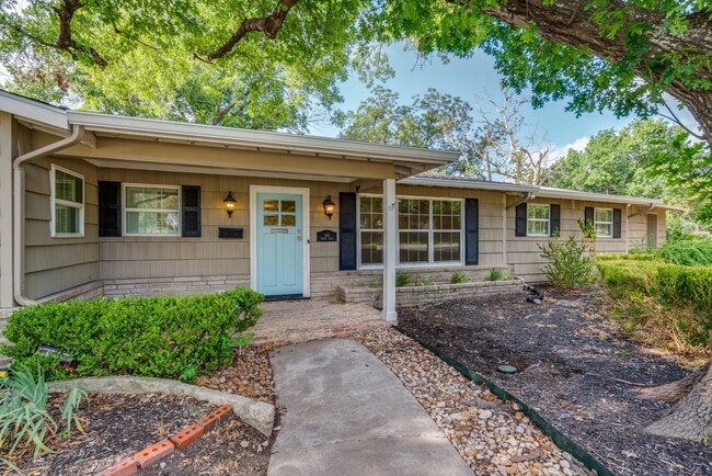 Building Photo - 100 Seford Dr
