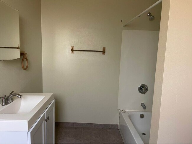 Building Photo - 3321 Napoleon Ave