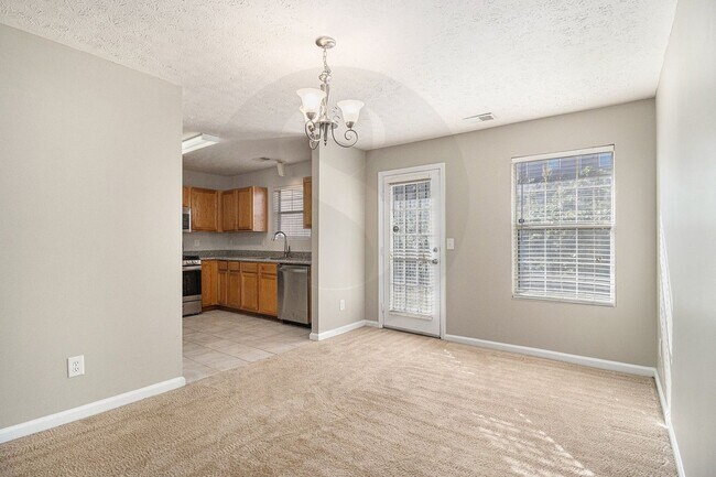 Building Photo - Spacious 3BR/2.5BA End-Unit Townhome!