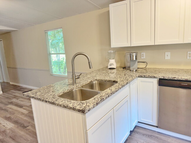 Building Photo - 2 BR /1 BA Mobile Home, US1 North