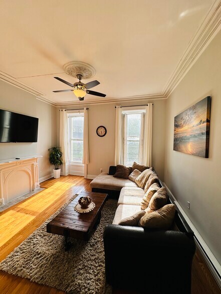 Building Photo - 57 Ten Broeck St