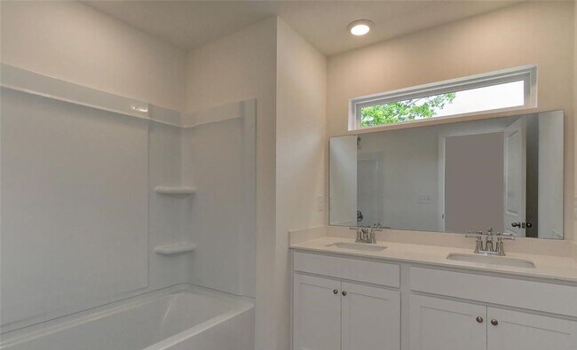 Building Photo - Like New Townhome in Beautiful North Charlotte Community!