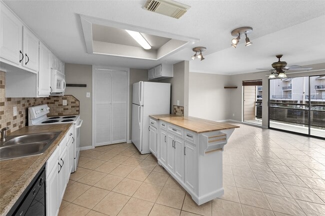 Building Photo - 3663 E NASA Pkwy