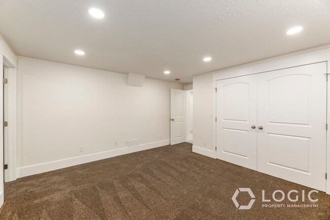 Building Photo - Brand New Basement Apartment With Private ...