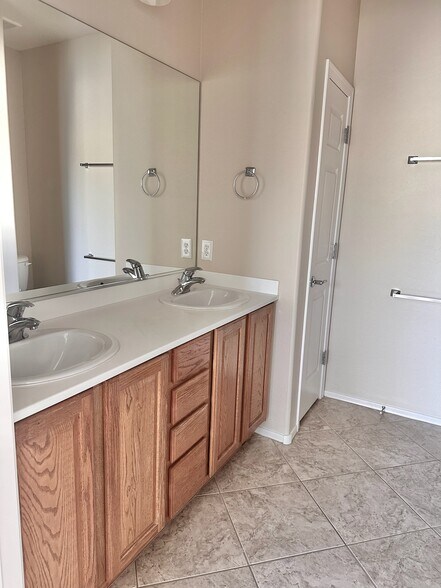 Building Photo - 2603 Solera Moon Dr