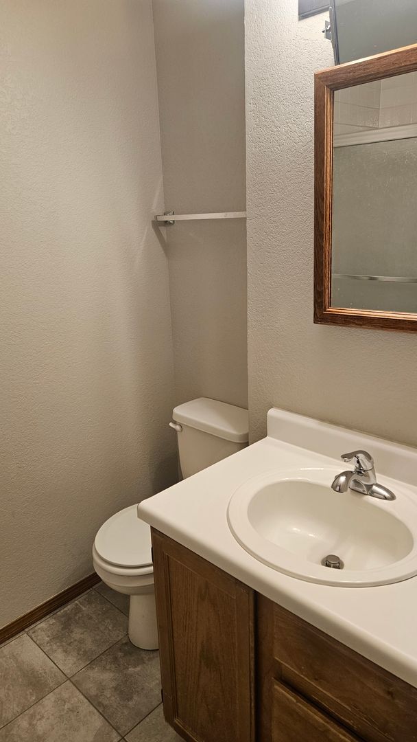 Building Photo - Clean 4 Bedroom Home near CSU