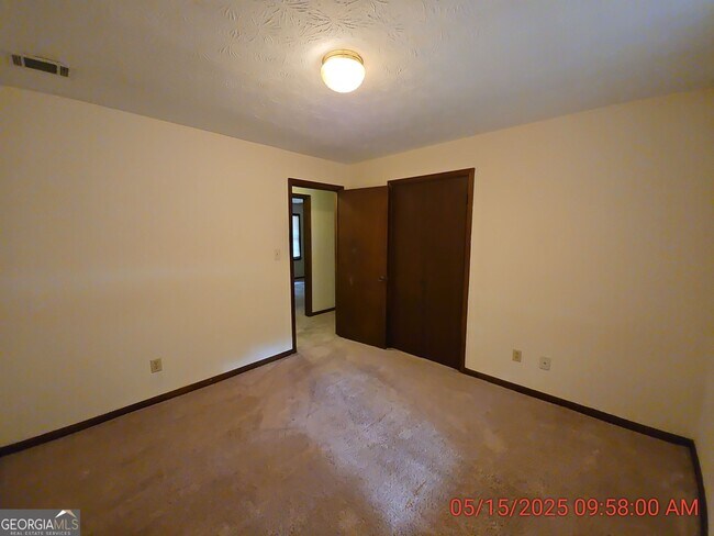 Building Photo - 3937 Woodland Cir SE