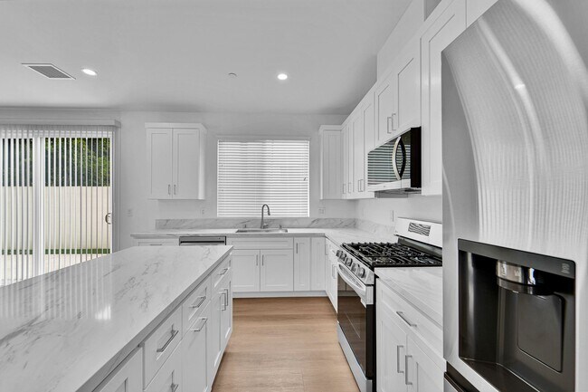 Building Photo - Modern Brand new 5-Bedroom Home for Lease ...