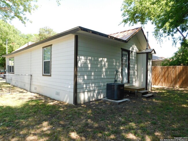 Building Photo - 222 Spruce St