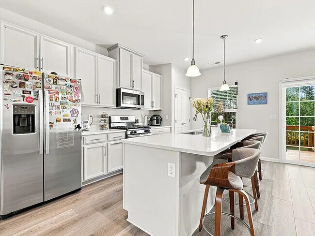 Building Photo - Lease OR Lease to Own