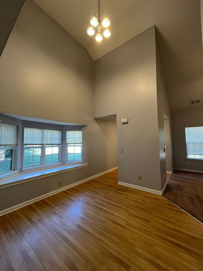 Building Photo - Charming 3-Bed, 2.5-Bath Townhome in Litho...