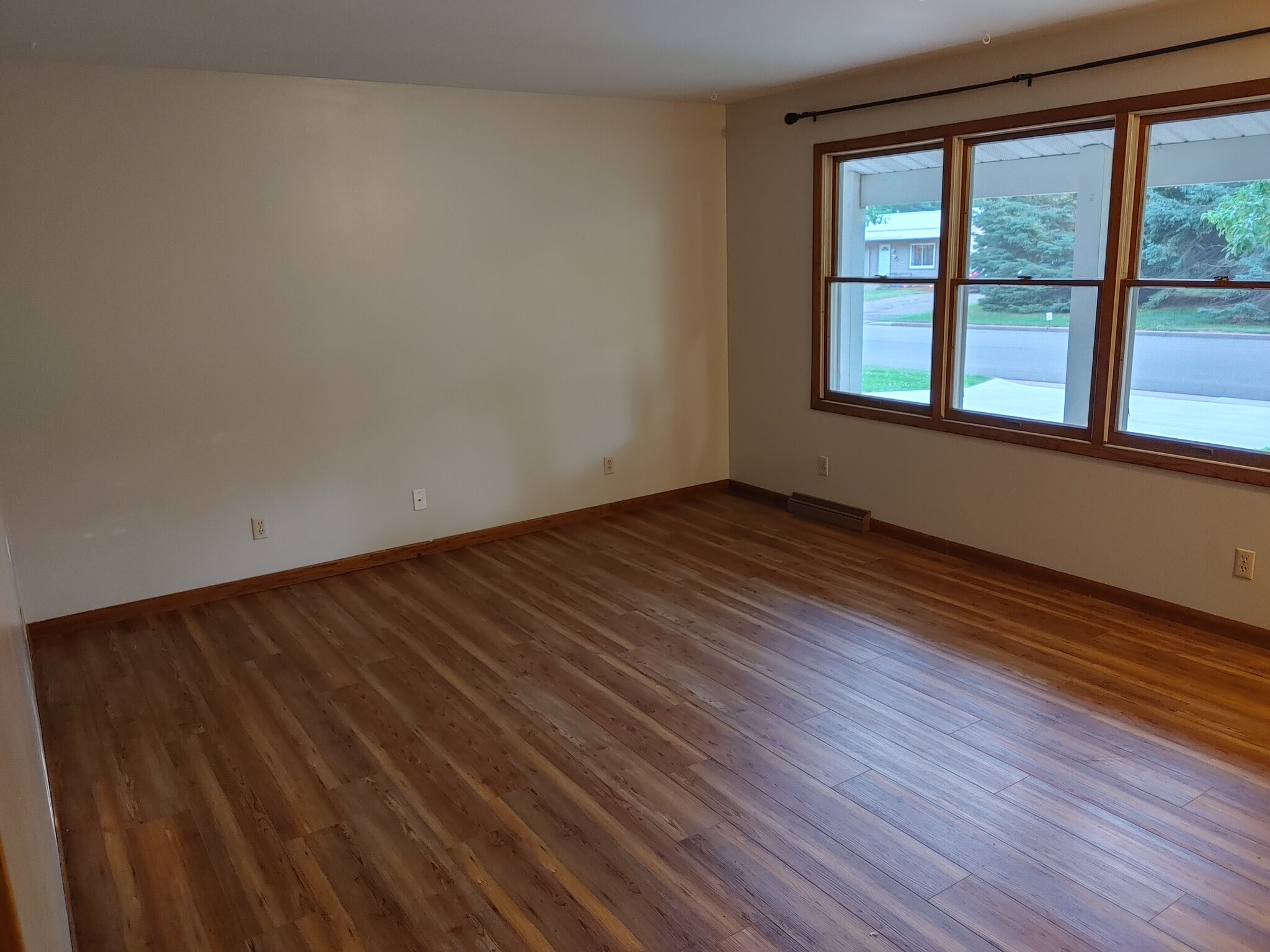 Building Photo - 1027 Sunset Ln