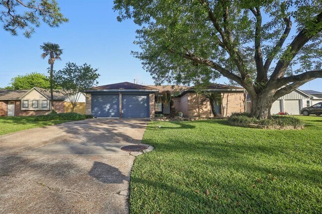 Primary Photo - 3212 Wavecrest St