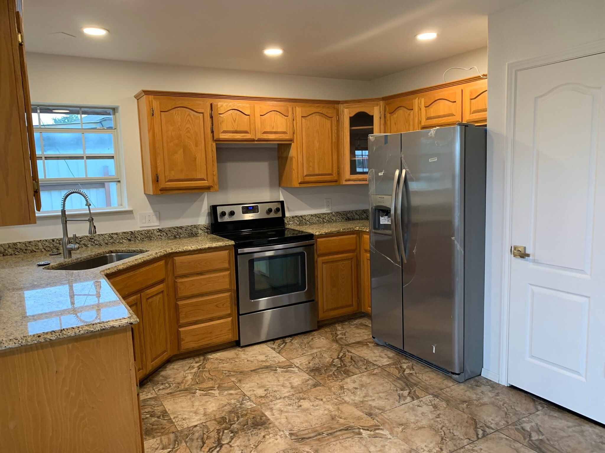 Kitchen - 8009 Thompson Pky