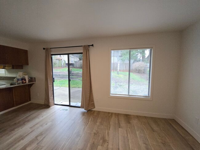 Building Photo - 1707 SW Hartley Ave