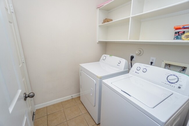 Building Photo - 7102 Thistlewood Park Ct