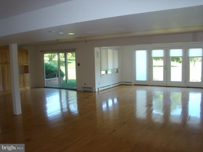 Building Photo - 1065 Lyme Ct
