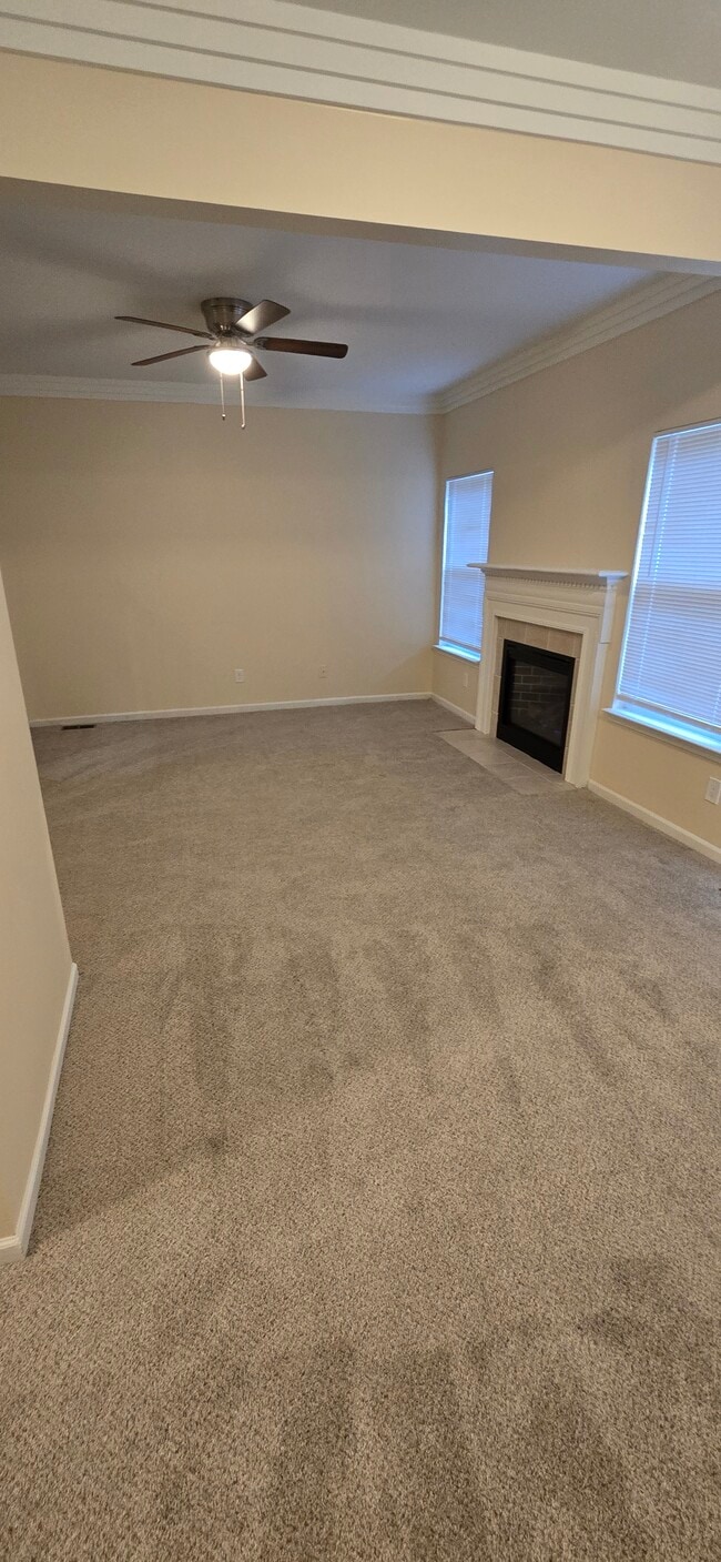 Building Photo - 1240 University Dr