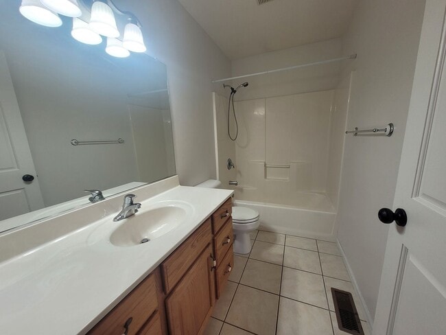 Building Photo - 2255 Vesterheim St