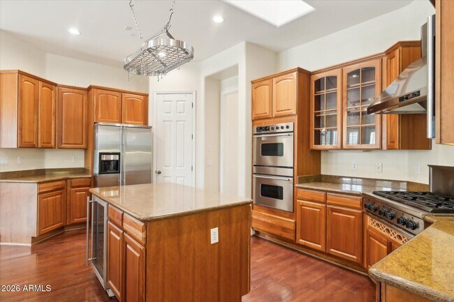 Building Photo - 8451 E High Point Dr