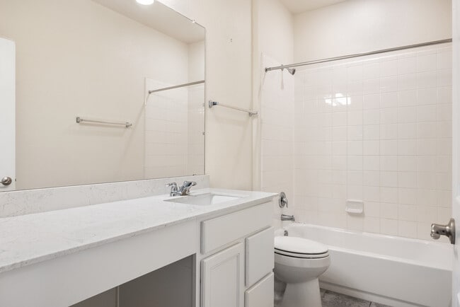 Building Photo - 805 Sandhill Branch Dr